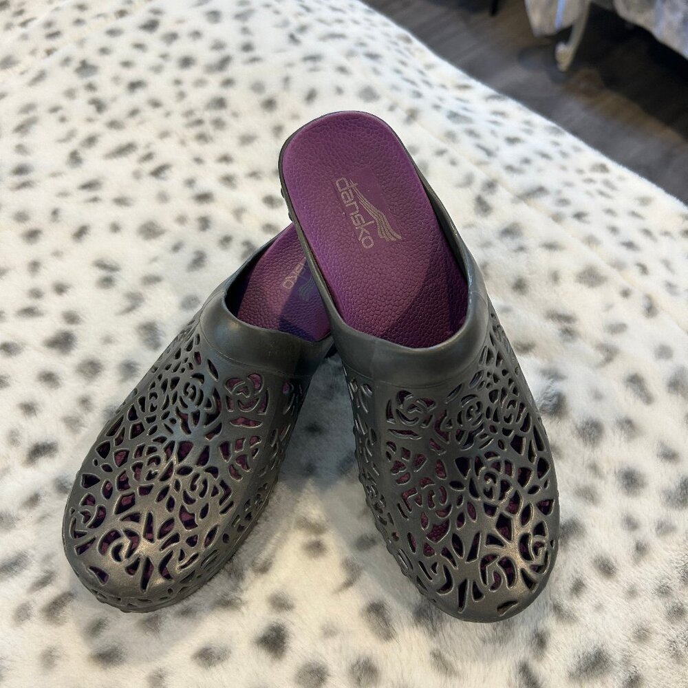 DANSKO, MULES - SLIDE ON SHOES, GRAY IN GREAT CONDITION. WORN ONCE.
